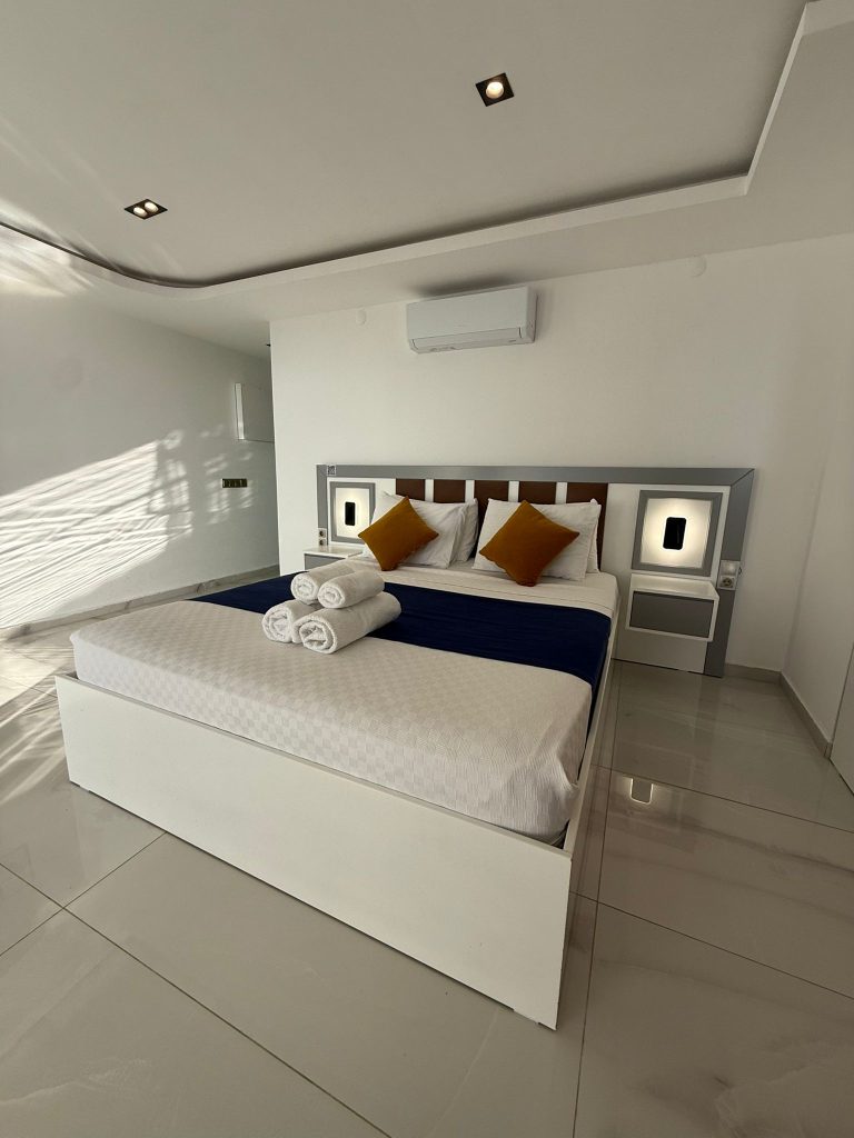 King Suit ( Havuzlu Jakuzili DENİZ MANZARALI )