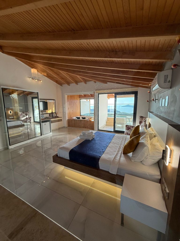 King Suit ( Havuzlu Jakuzili DENİZ MANZARALI )