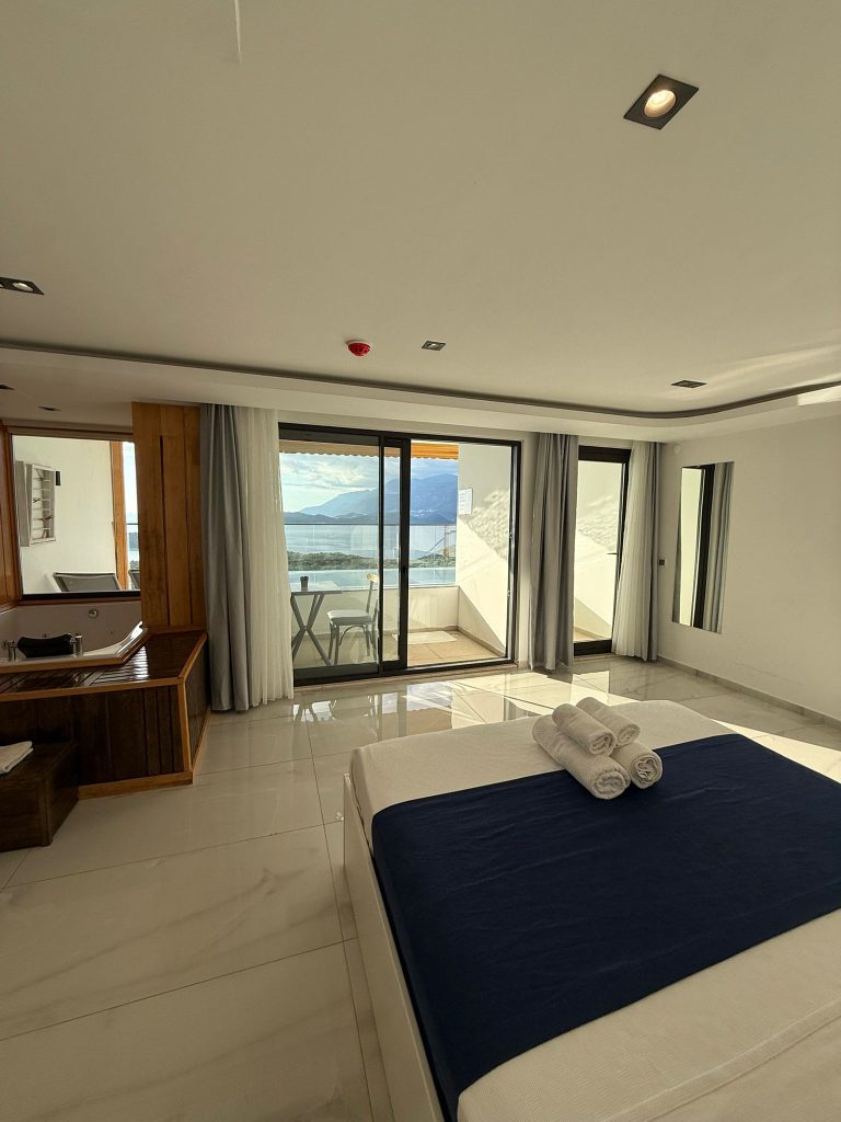 King Suit ( Havuzlu Jakuzili DENİZ MANZARALI )