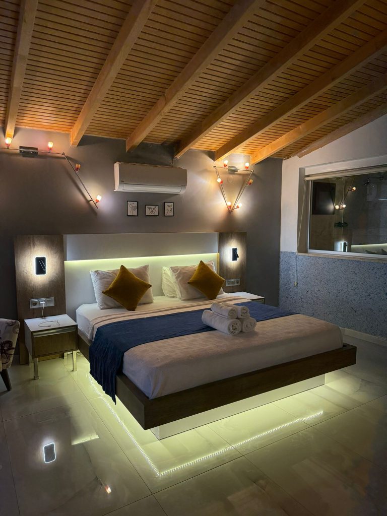 King Suit ( Havuzlu Jakuzili DENİZ MANZARALI )