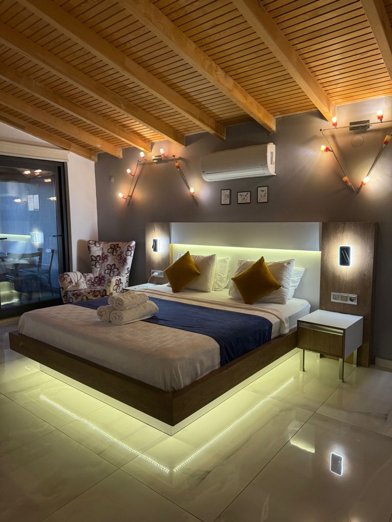 King Suit ( Havuzlu Jakuzili DENİZ MANZARALI )