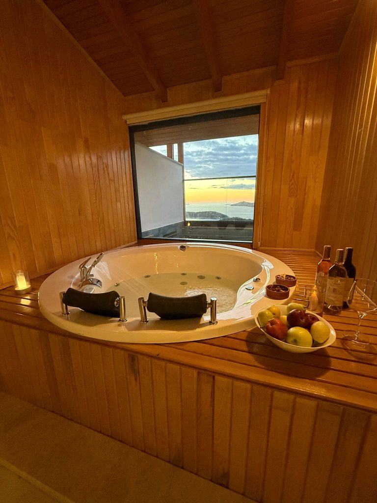 King Suit ( Havuzlu Jakuzili DENİZ MANZARALI )